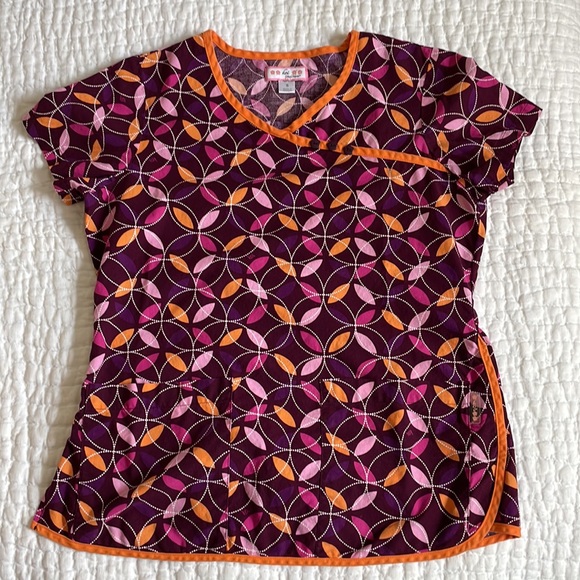 koi Scrub Top - Picture 2 of 16